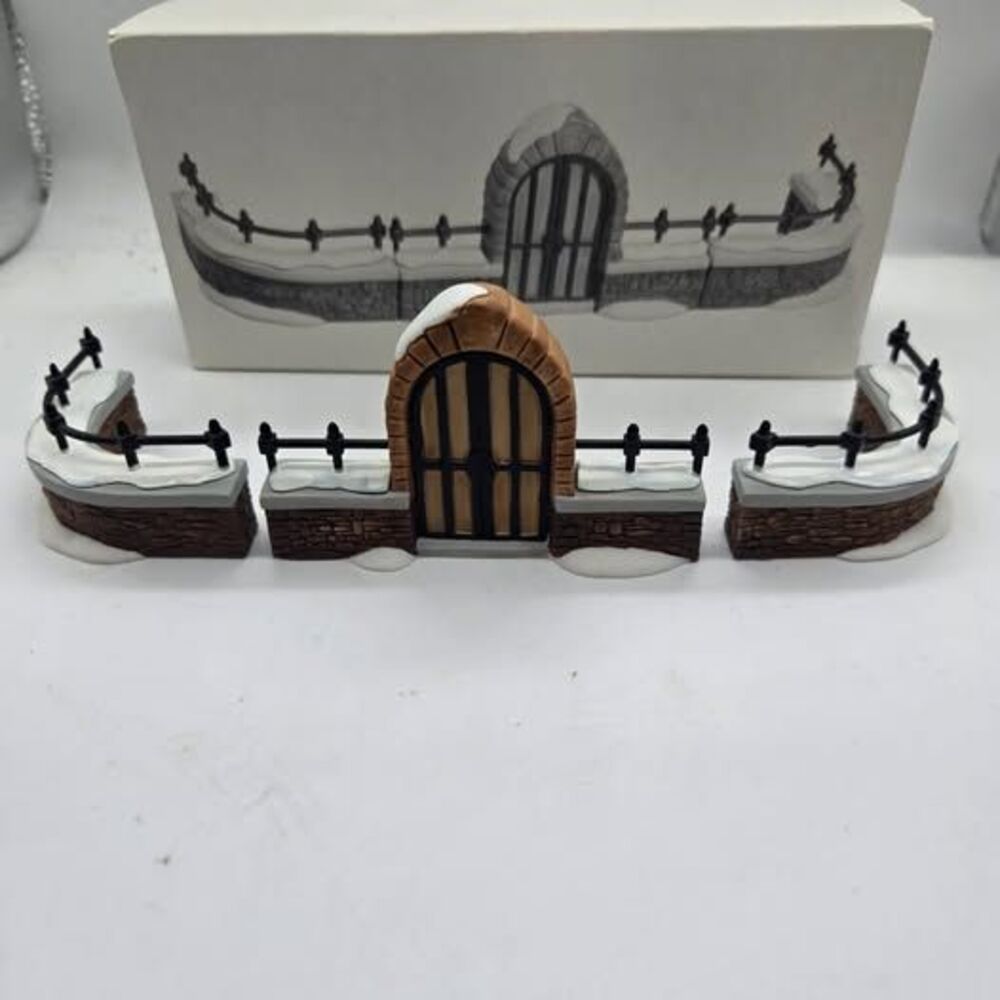 Heritage Village Collection "Churchyard Gate & Fence" (GAR-1)